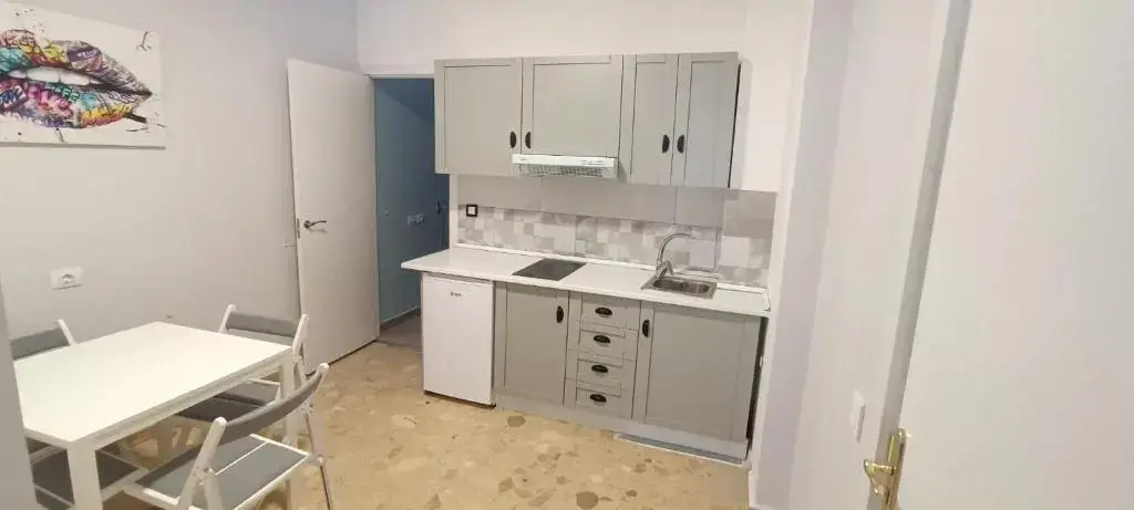 Interior moderno y confortable de una habitación en Resort Suites Vecindario